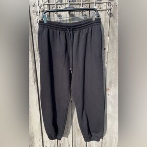 Victoria’s Secret Angel Essentials Off-Duty Fleece Jogger Sweatpants In Black.